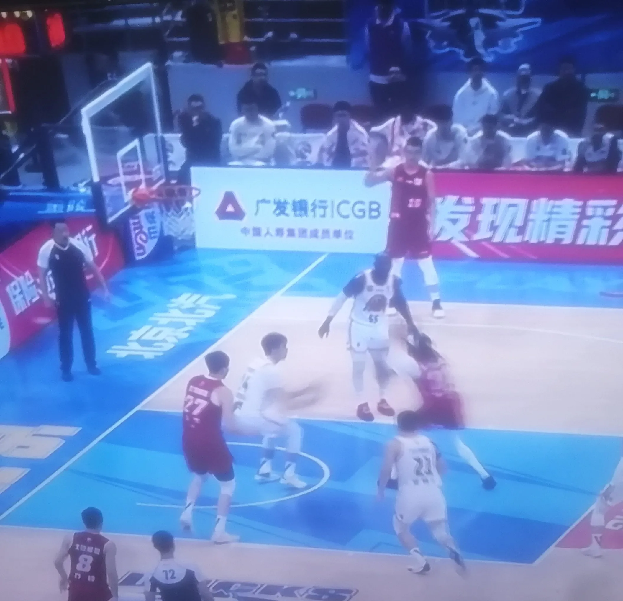 凭借一波吉林队，CBA季后赛成功碾压，现场教练席炸锅的简单介绍
