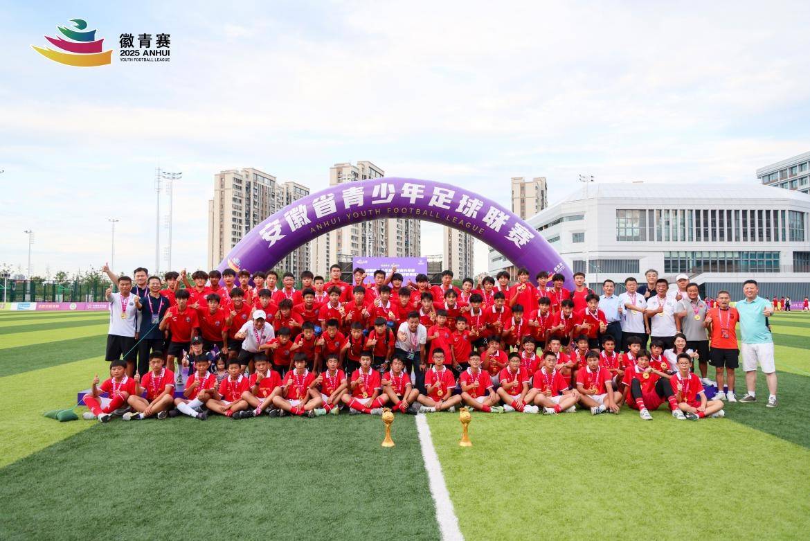 1xbet体育网页版登录入口-高水平的足球赛事让球迷们沉浸在激烈角逐中的简单介绍