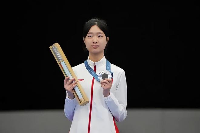 韩国选手速度惊人，摘金登顶