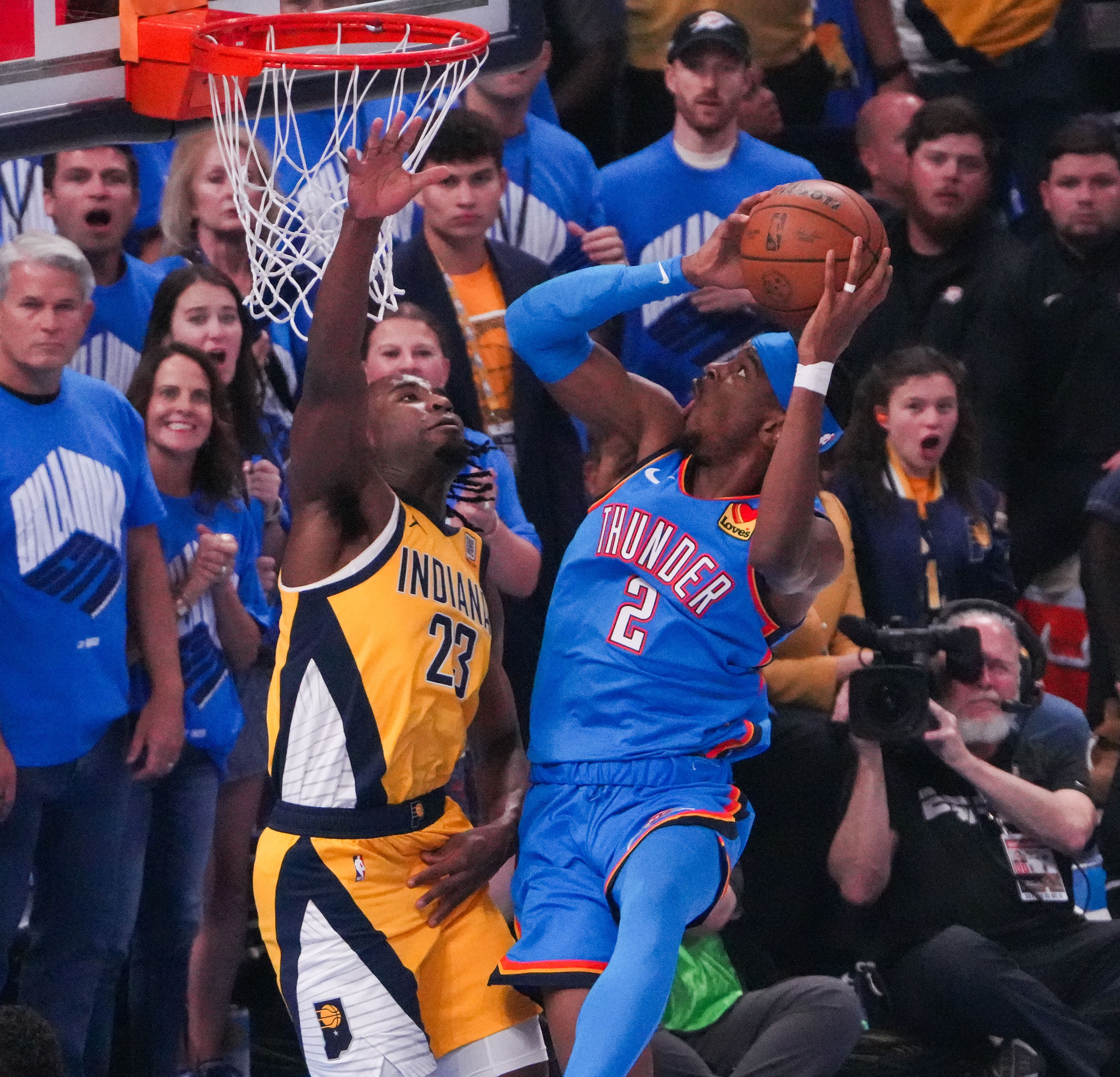 冲击季后赛！独行侠队不敌雷霆队遗憾失利