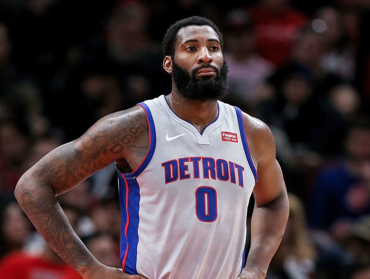 雄鹿队中锋破罐子破摔表现让球迷担忧