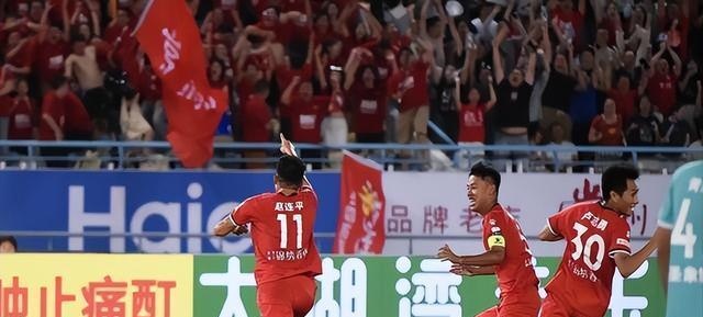 1xbet体育馆-江苏队客场逆转青岛，全力夺胜