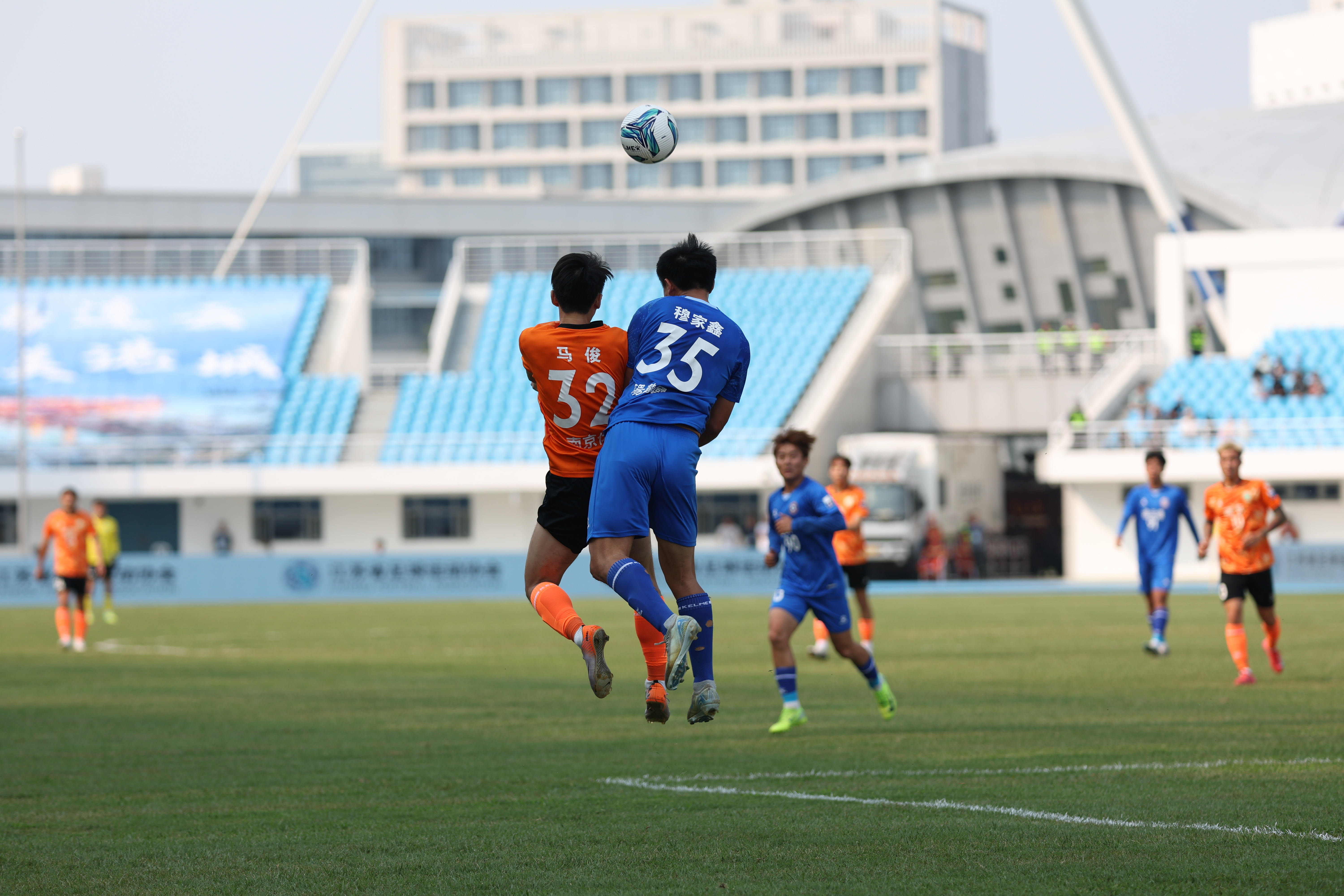 江苏队客场逆转青岛,全力夺胜 江苏队客场逆转青岛,全力夺胜