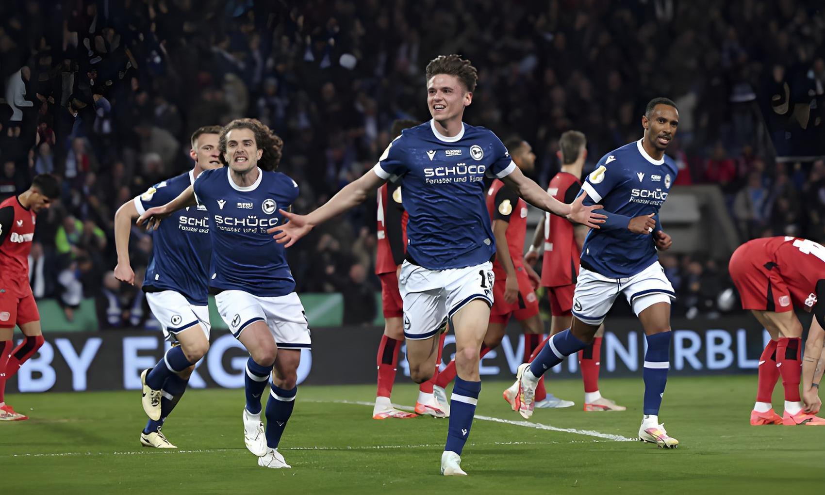 包含德国对阵瑞士，赛场上风起云涌的词条