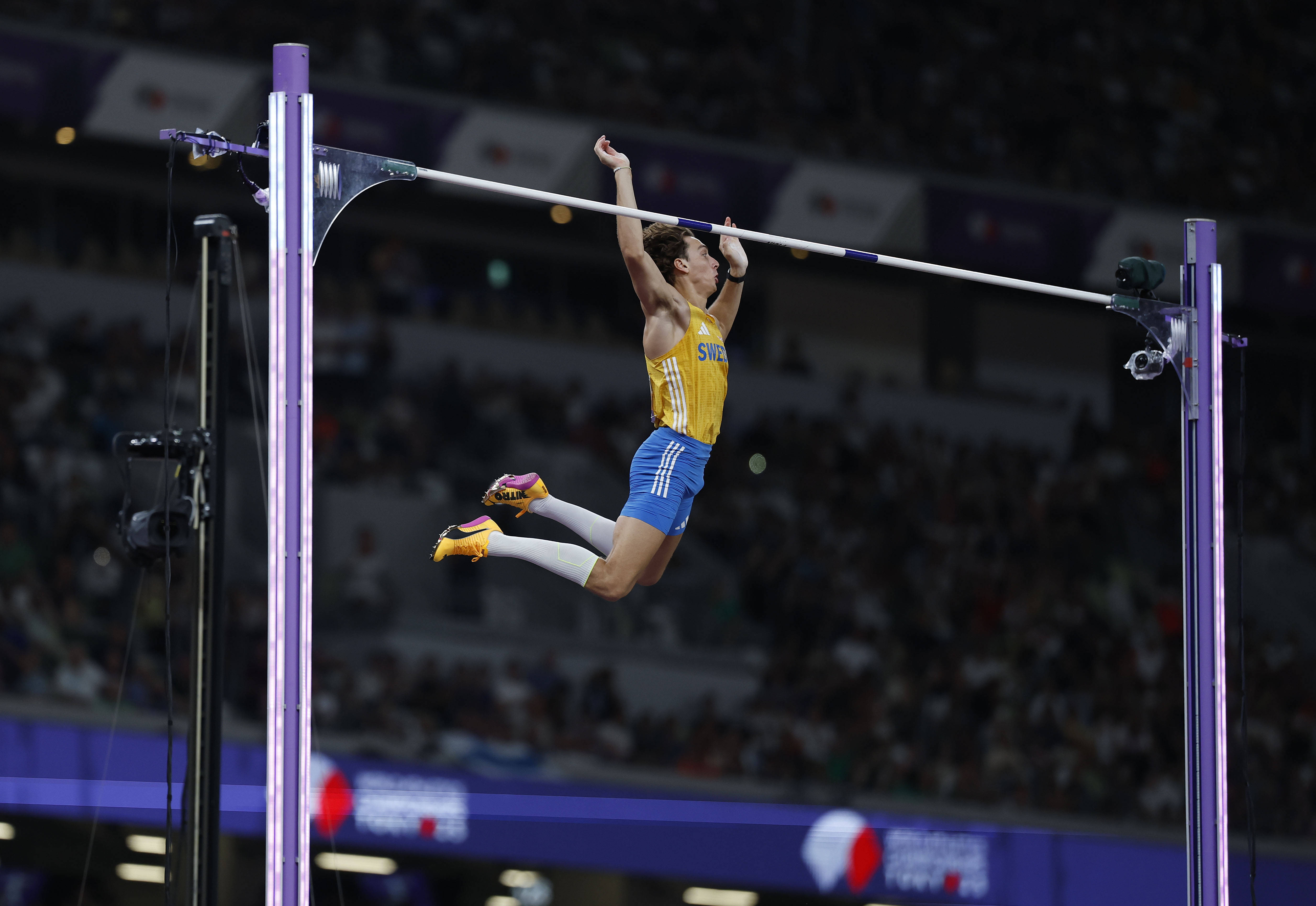 1xbet体育馆-瑞典选手在田径项目中夺得金牌，敬业表现