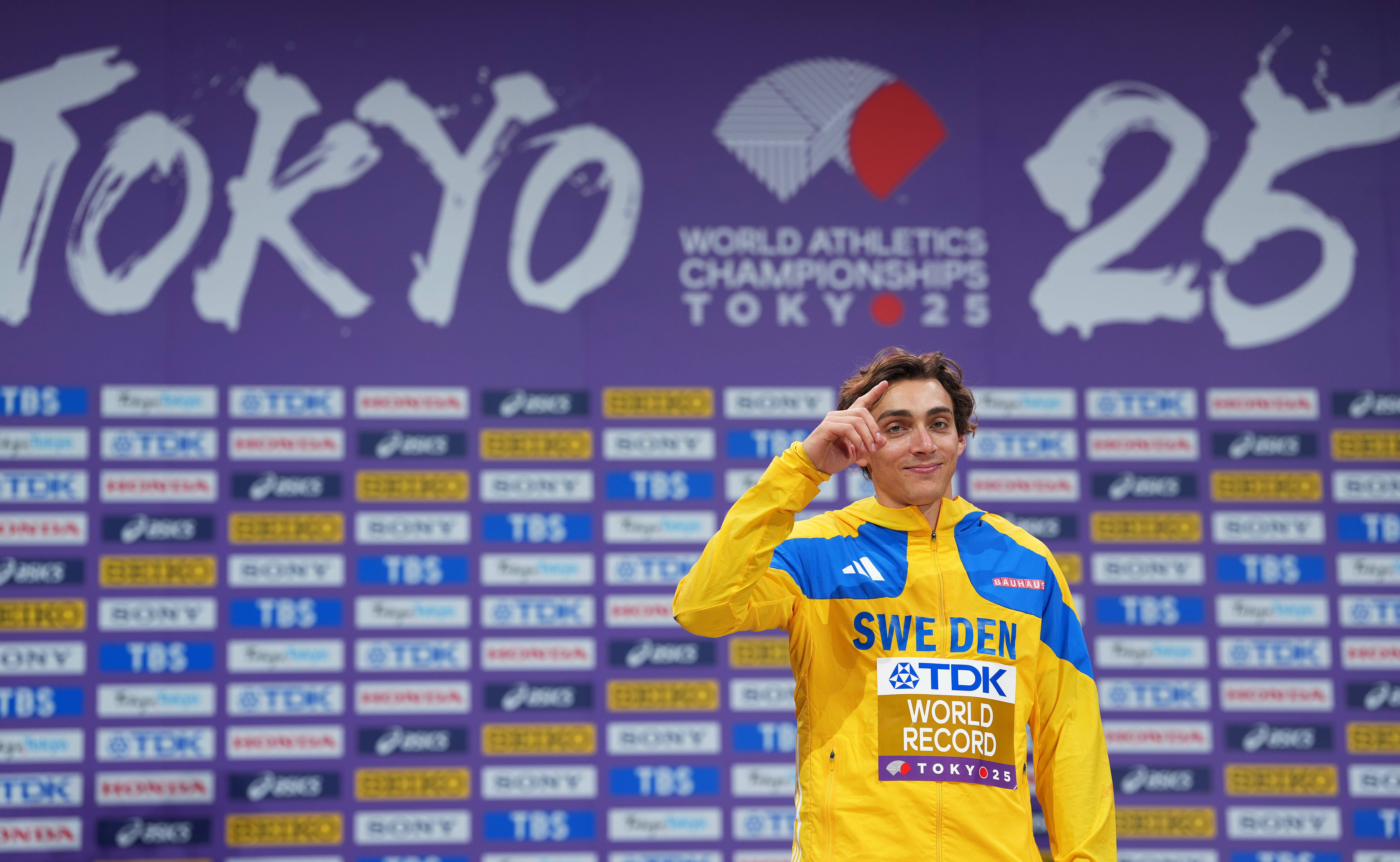 瑞典选手在田径项目中夺得金牌,敬业表现 瑞典选手在田径项目中夺得金牌,敬业表现